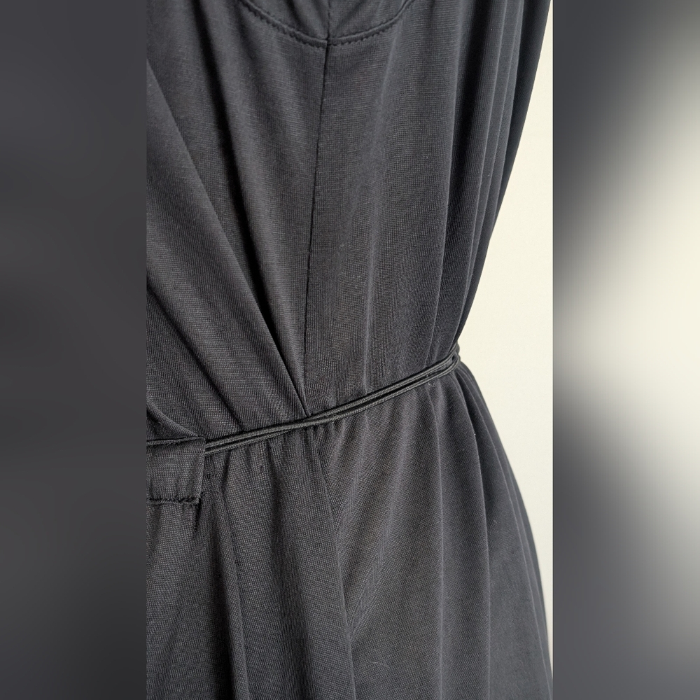 Geovedi Elegant Black Sleeveless‎ Dress - Picture 3 of 12